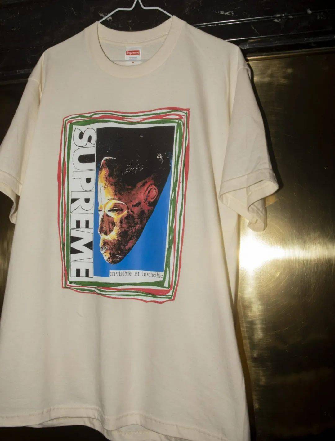 据悉,全新 supreme 2022 夏季t恤系列将于6 月 30 日也就是明天,在