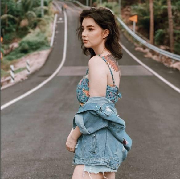 泰国混血嫩模jessievard从头到脚竟没有一处是真的