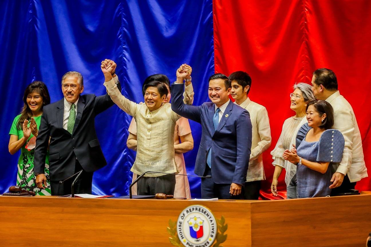 最新！菲律宾新任总统马科斯宣誓就职，他是谁？为何能成功当选？
