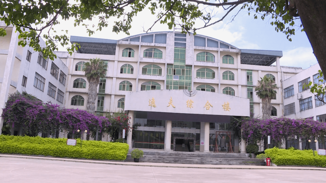 石屏县与海亮教育管理集团签约 开启石屏教育新模式