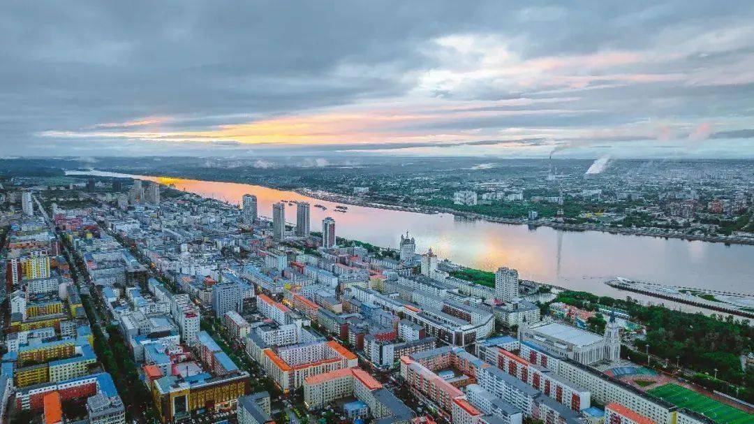 两极穿越界江寻龙丨7月2日打卡黑河漫游中俄双子城