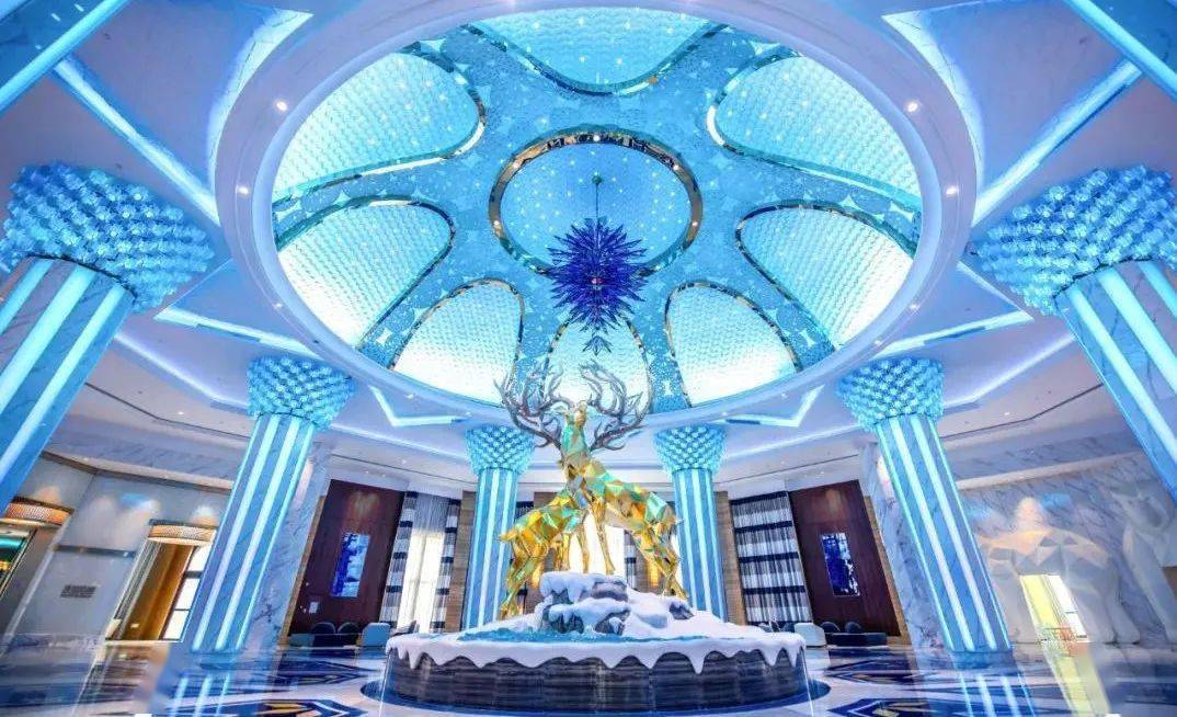 不妨入住拥有1314间房间的梦幻城堡——银基冰雪酒店,稍微休息一下.