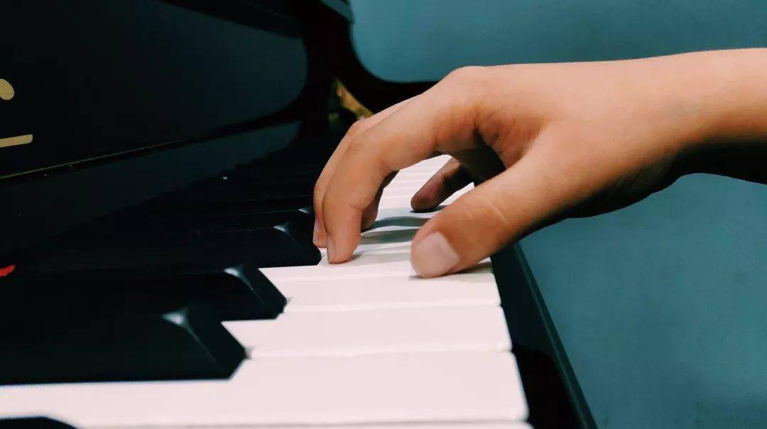 孩子弹钢琴手型重要吗?_训练_手指_指法