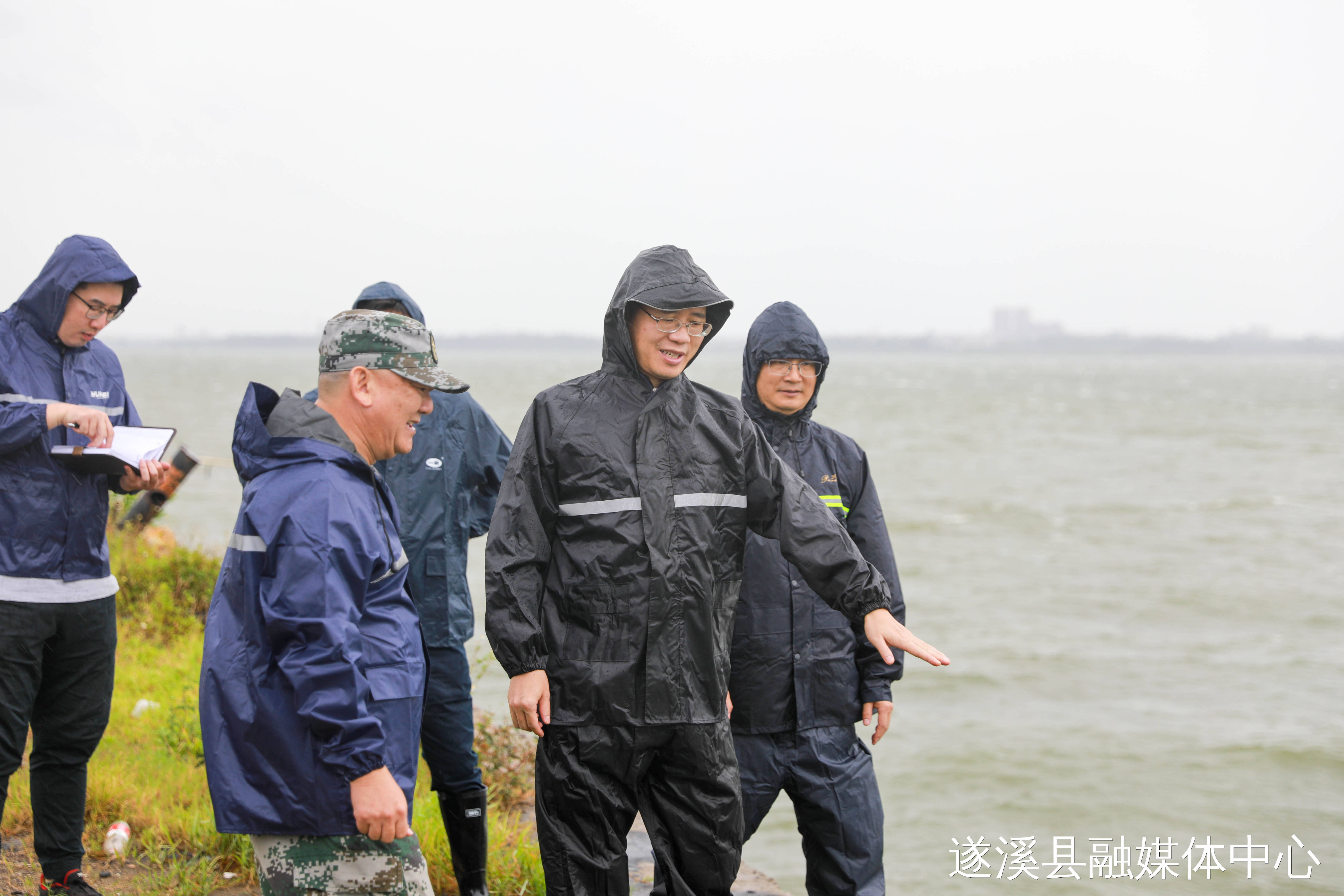 湛江市领导到遂溪县督导防御台风暹芭工作