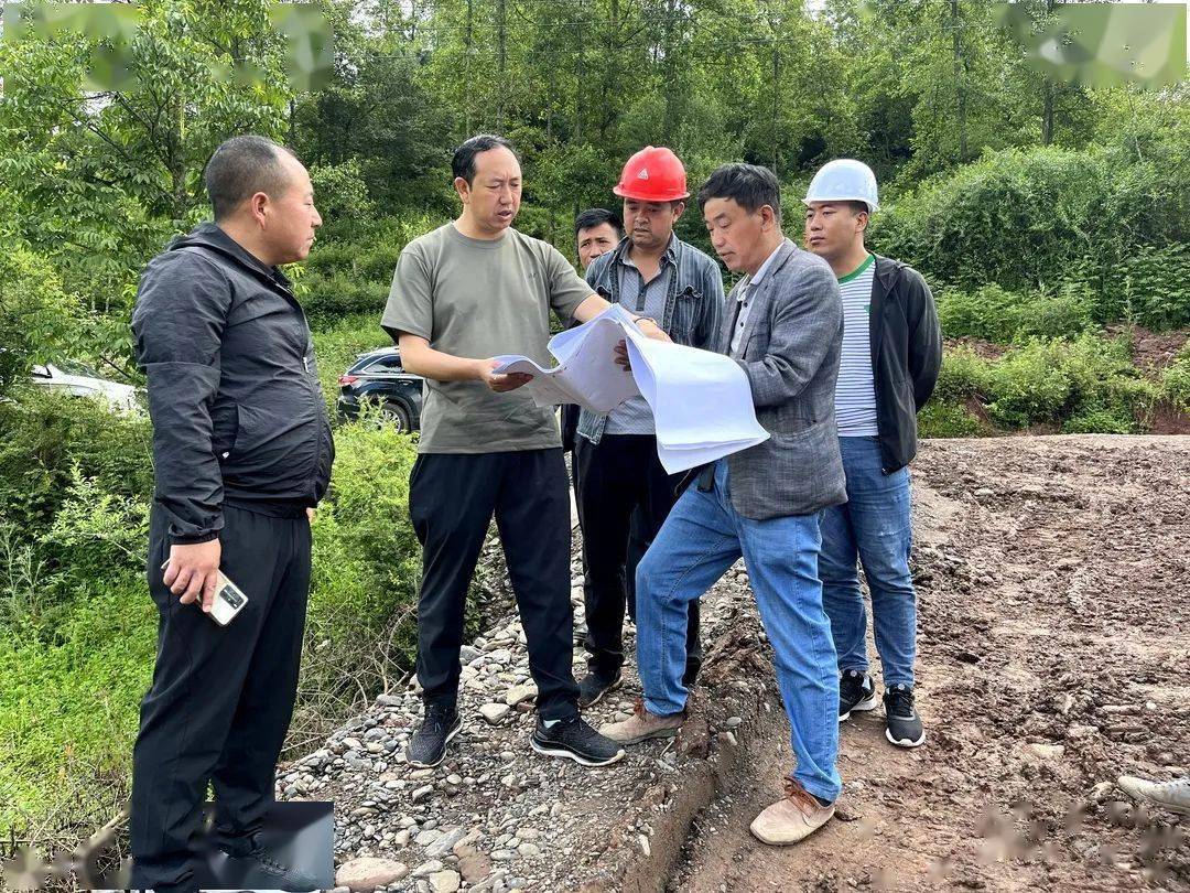 7月2日至4日,县委副书记沙马木机到普雄镇,竹阿觉镇,贡莫镇督导火把