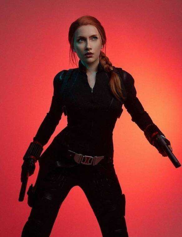 俄罗斯正妹《进击的巨人》阿尼cos 冰山美人好身材_角色_纳德_傲人