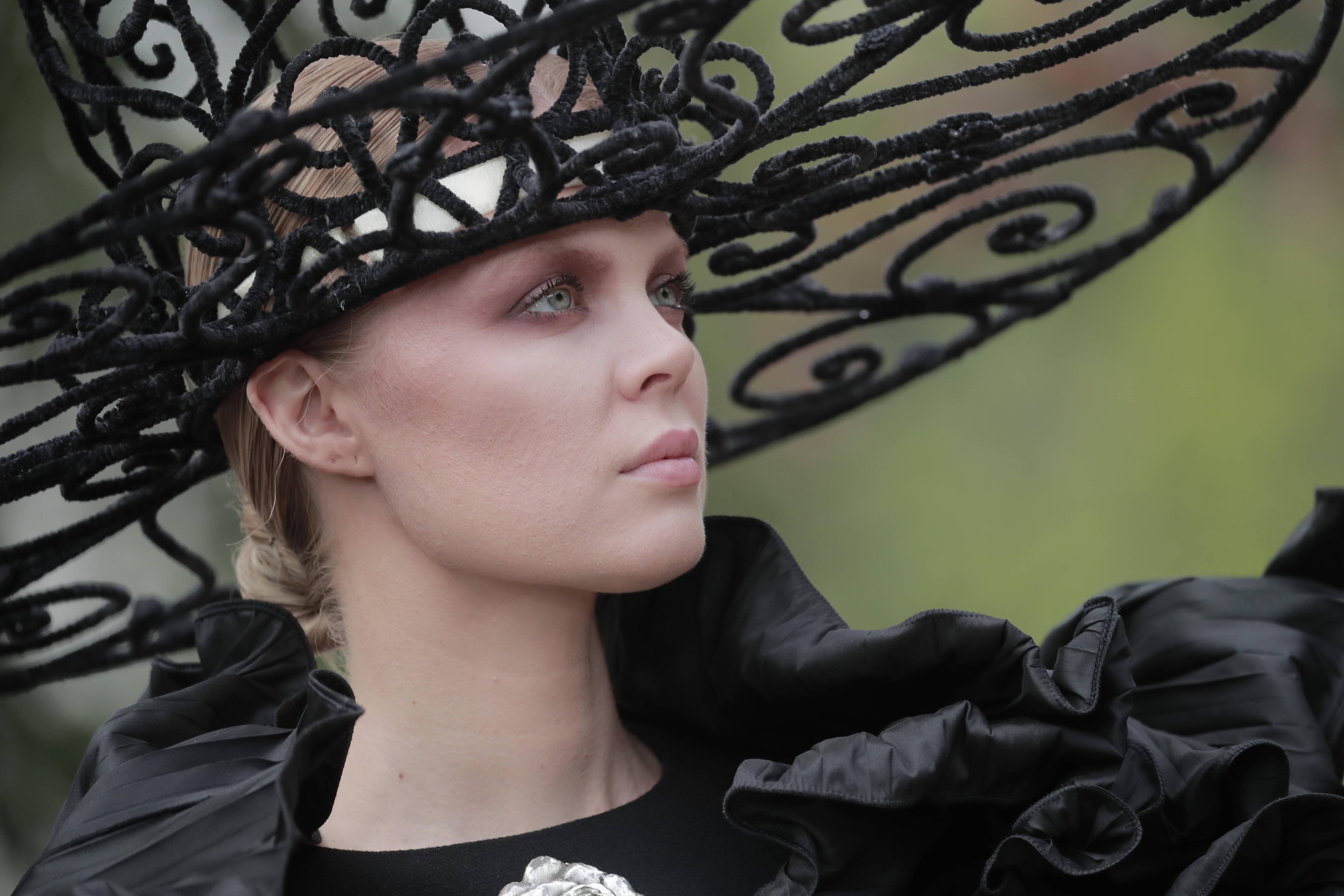 巴黎高定时装周——设计师胡安娜·马丁时装秀_新华社_法国巴黎_定制