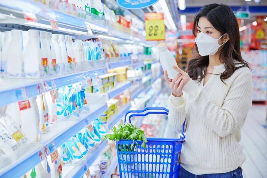 知名牛奶竟检出"低毒物质"!买牛奶,别只看品牌和价格,认准包装1行字,