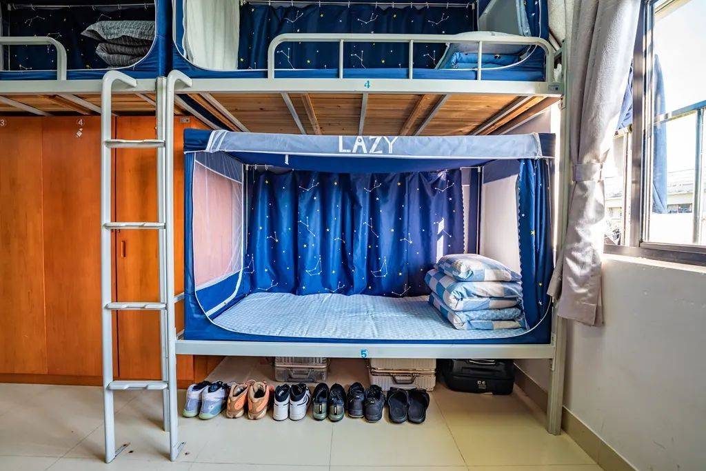 厦门双十名师们被问最多的问题竟是……7月11日晚接着聊→_宿舍楼