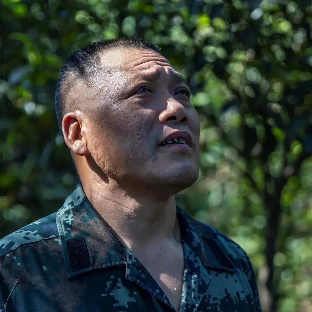 【烈日下的坚守】与林为伴,守护巴南连绵青山_施朝均_工作_森林