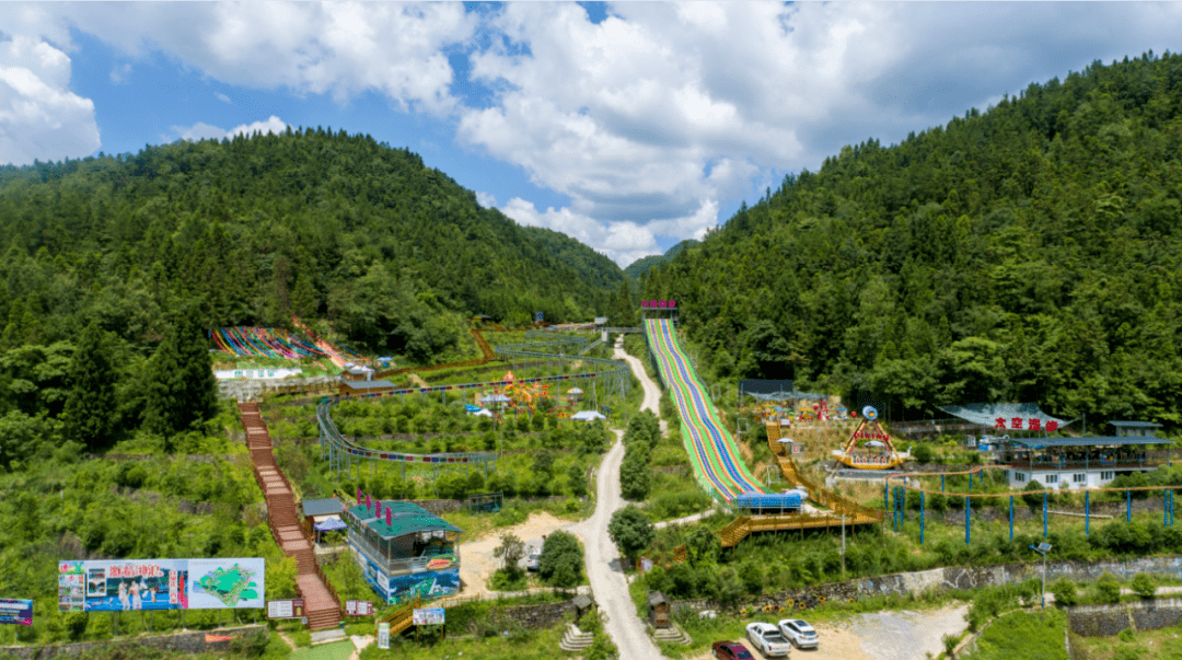 白鹊山,红了!_旅游_山村_乡村