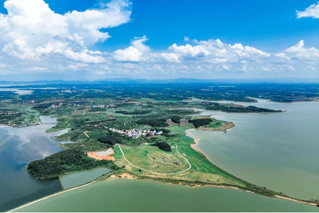 7月9-10日,"乐动夏天 fun肆去野"露营音乐节在江夏枫香云堡景区成功