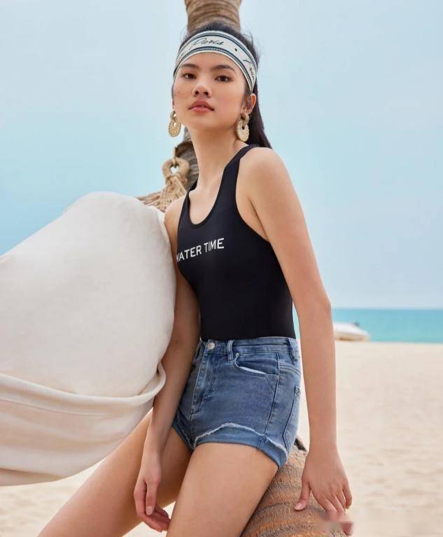 突然火了一种穿法叫泳衣外穿配裤子竟然这么高级显瘦