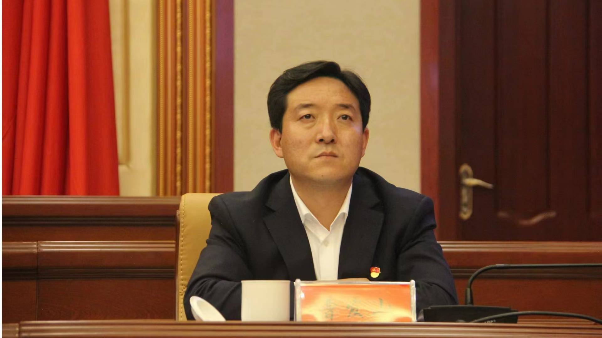 青海省果洛州召开第八次教育大会