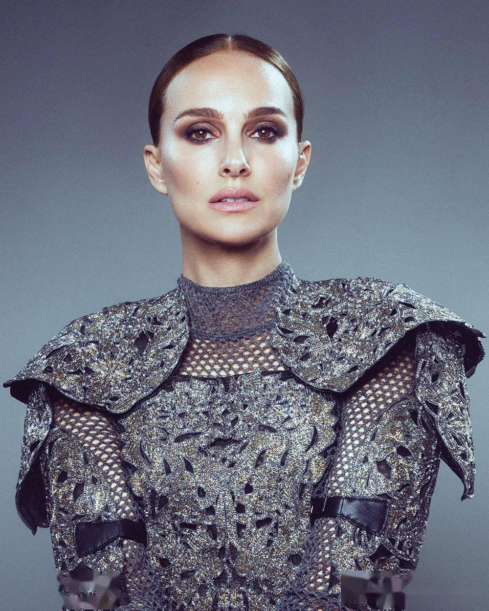 女雷神娜塔莉波特曼杂志封面大片新片苦练10月增肌塑形