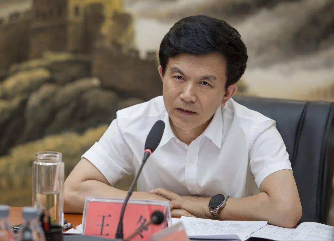 副局长邹向坤主持,市文广旅局党组成员,副局长柴威传达了市委书记
