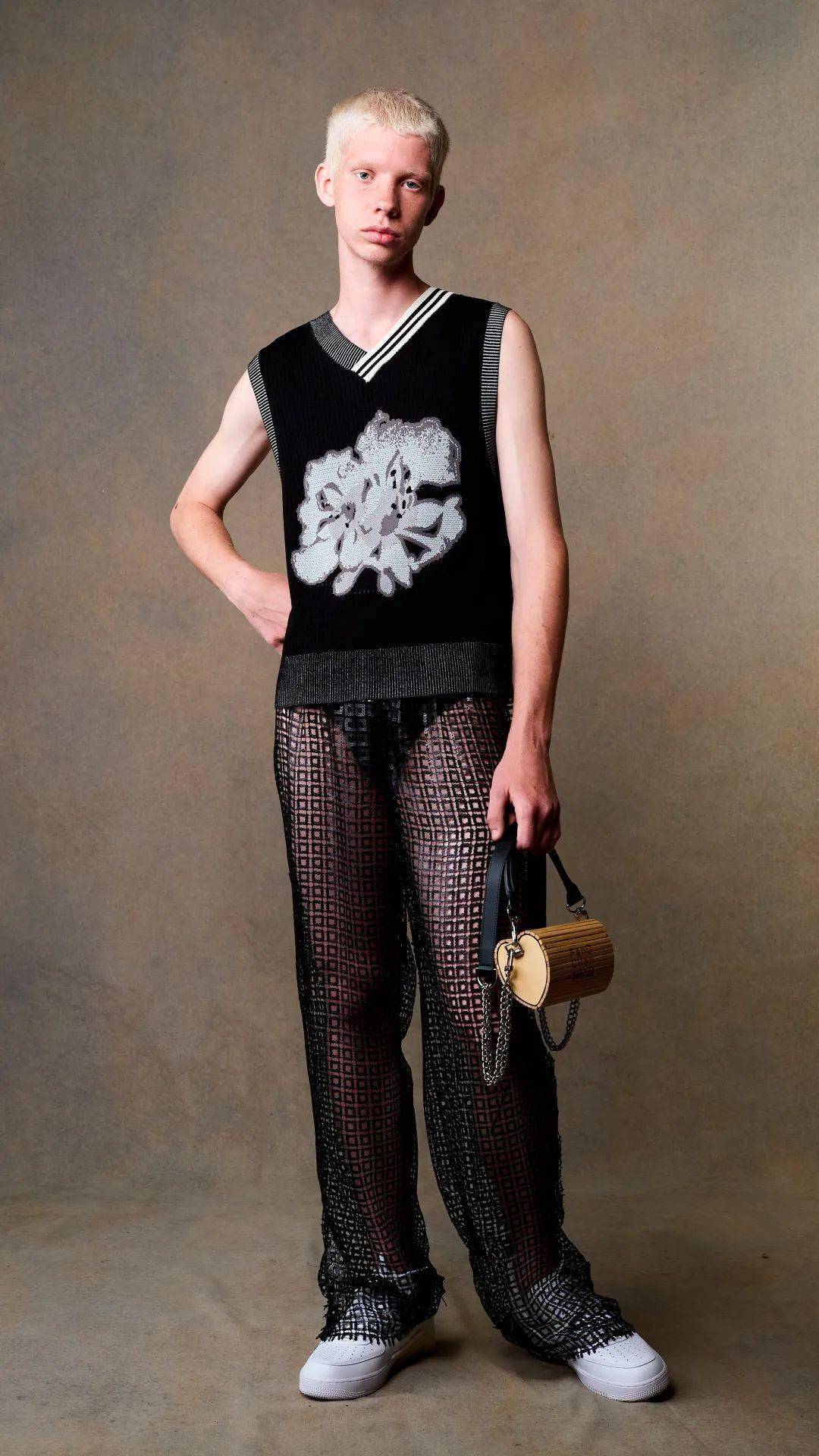 经由fengchenwang巴黎时装周首秀解读设计师王逢陈的时尚与跨界思维