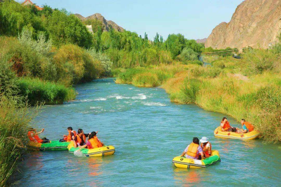 那山那水我代言被誉为西北第一漂的河道漂流邀请您来打卡