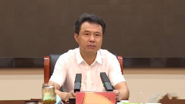 县工业发展暨项目建设推进会议召开(20220714期)_余国芳_军令状_杜勇