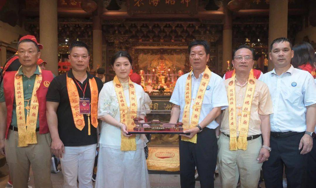 西胪内輋妈祖阁520多名信众恭请分灵妈祖到祖庙谒祖进香