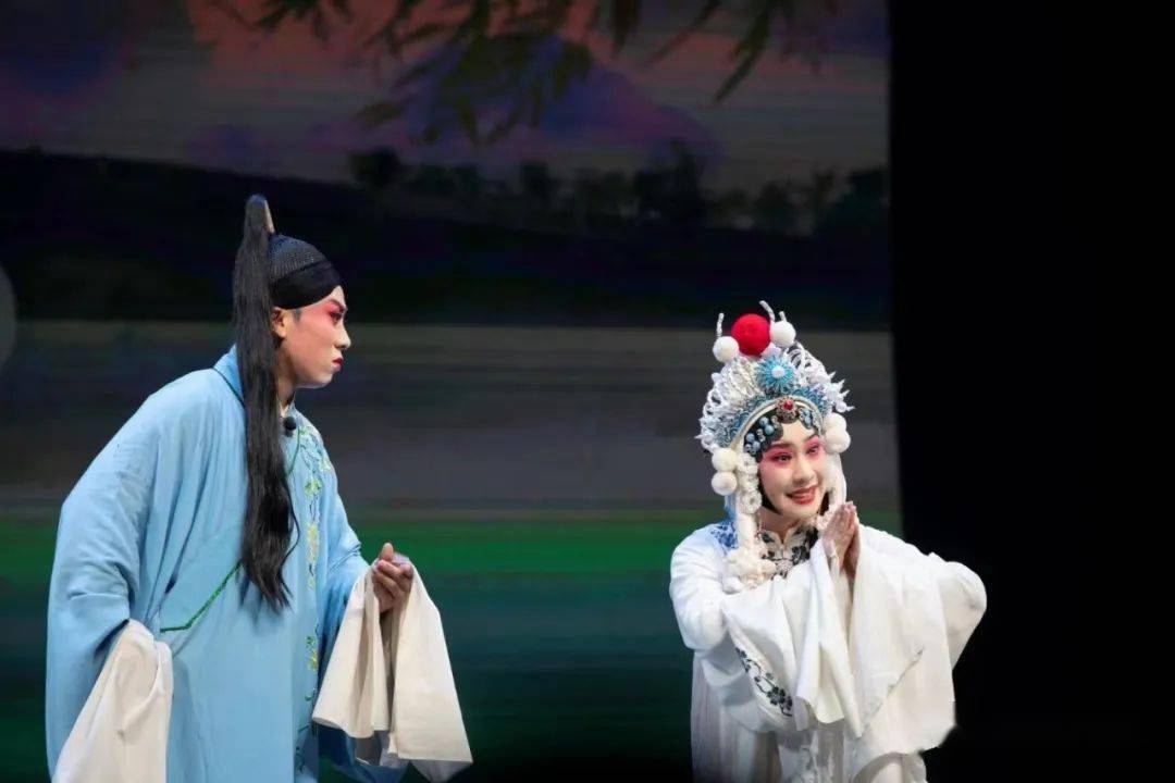 临汾蒲剧院蒲剧团《白蛇传》蒲剧艺术周绽放异彩!_白素贞_许仙_戏曲