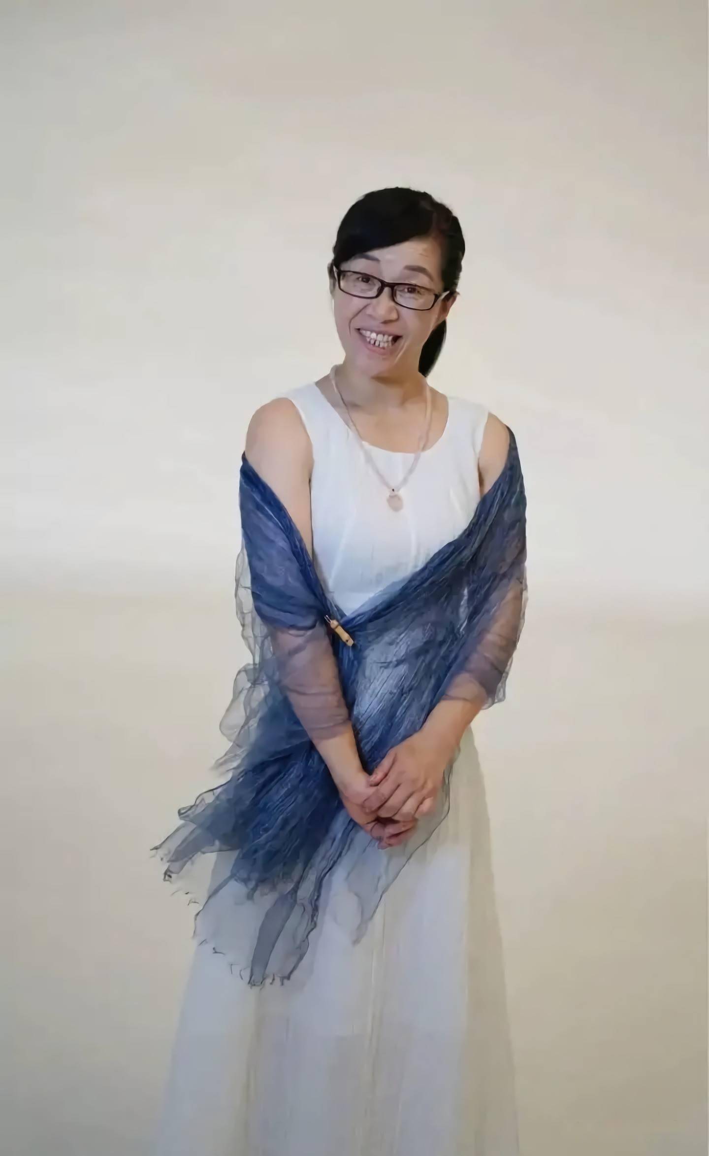 余秀华黑历史弃民工丈夫骚扰歌手李健恶搞唐诗发表迷惑言论