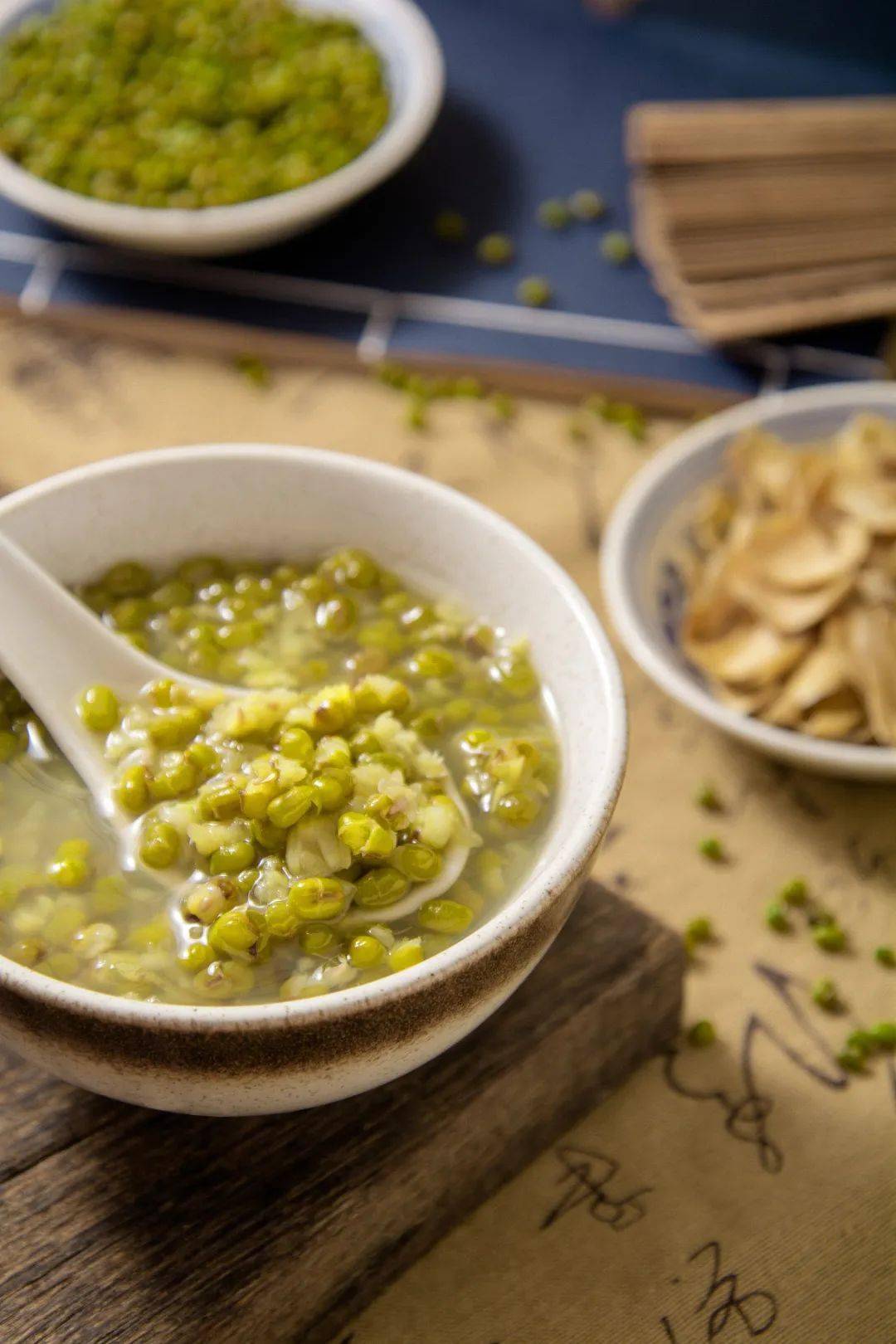 40的午后是一碗冰镇清爽的绿豆汤唤醒的