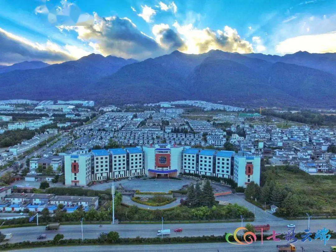大理亚星大饭店座落于大理古城省级旅游度假区,占地面积55.