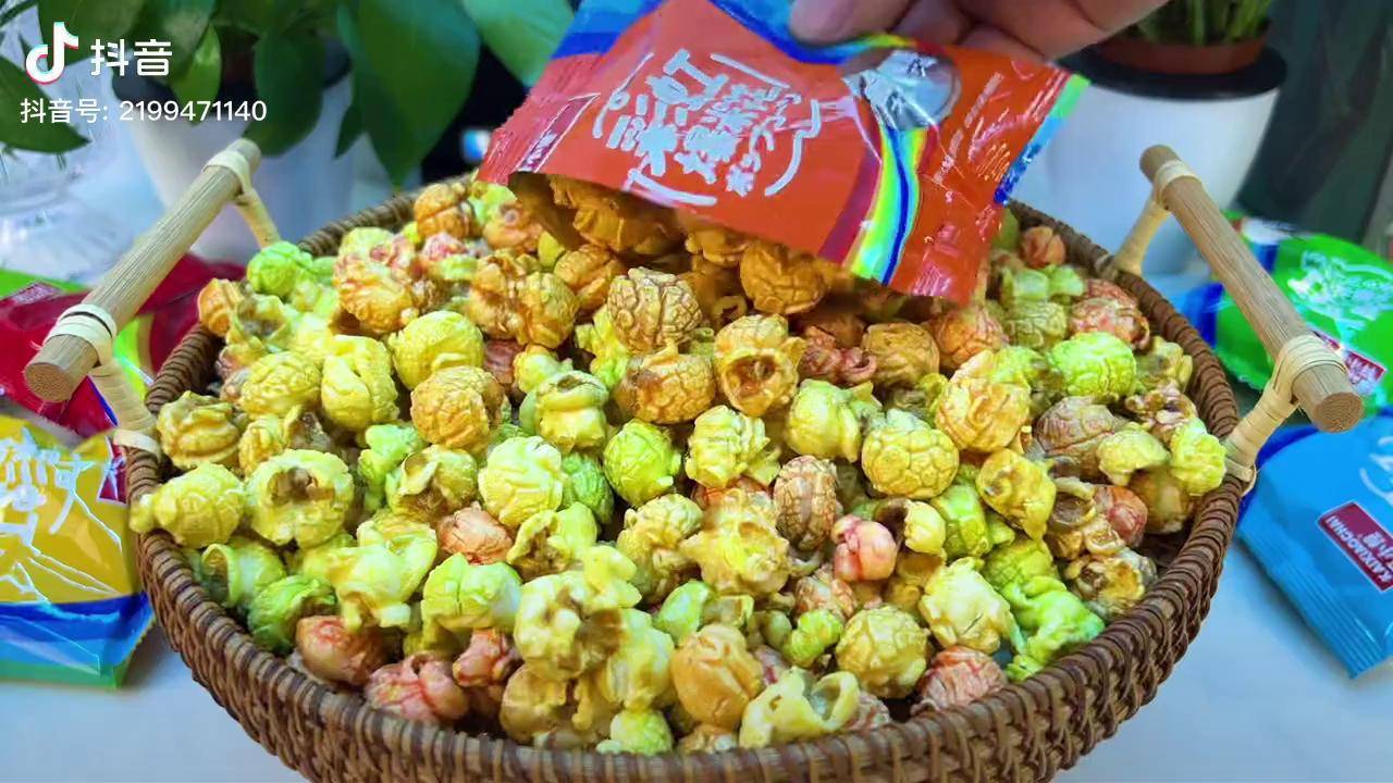 五颜六色的彩虹爆米花!7种口味一次拥有～太好吃了吧!