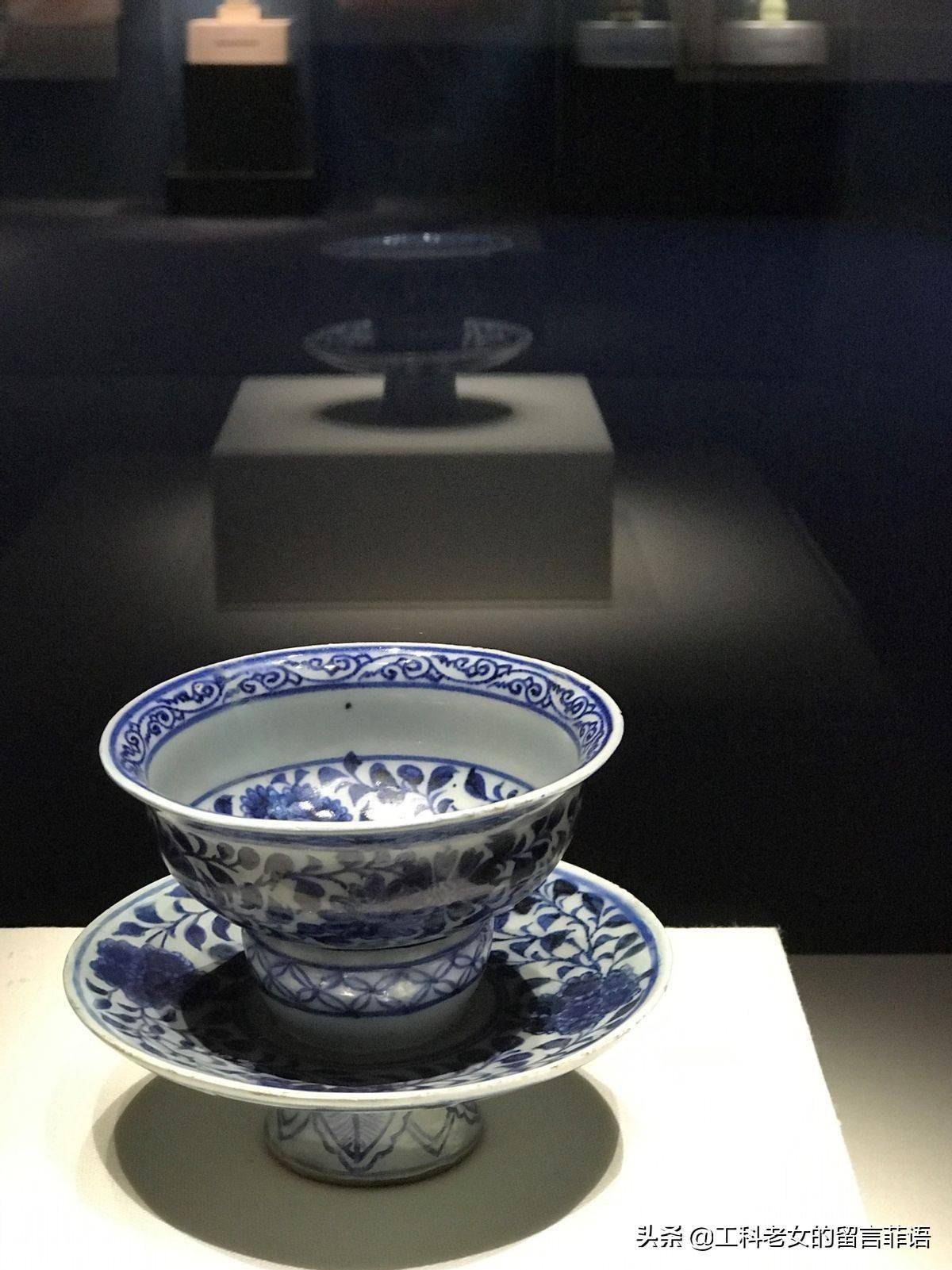 国博元代陶瓷展：展出的实用器和供器中，有几件是孤品_青花瓷_
