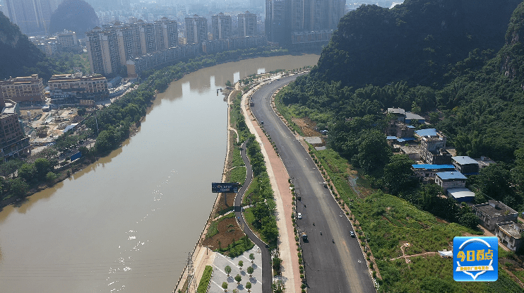 賀州市生態新城開發有限公司工程一部經理何顯天:目前,濱江南路完成