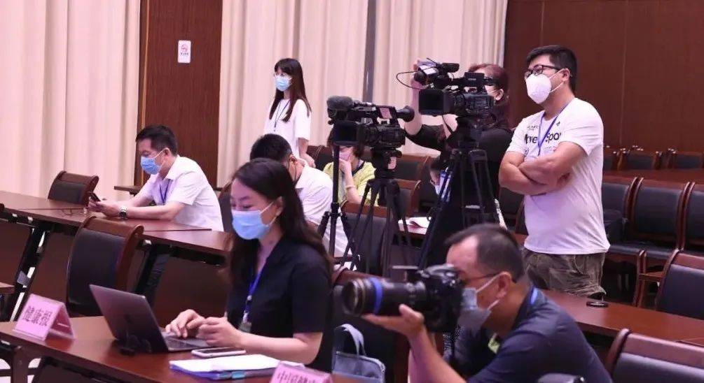 超450人感染、2000名游客滞留，北海卫健委主任等被免