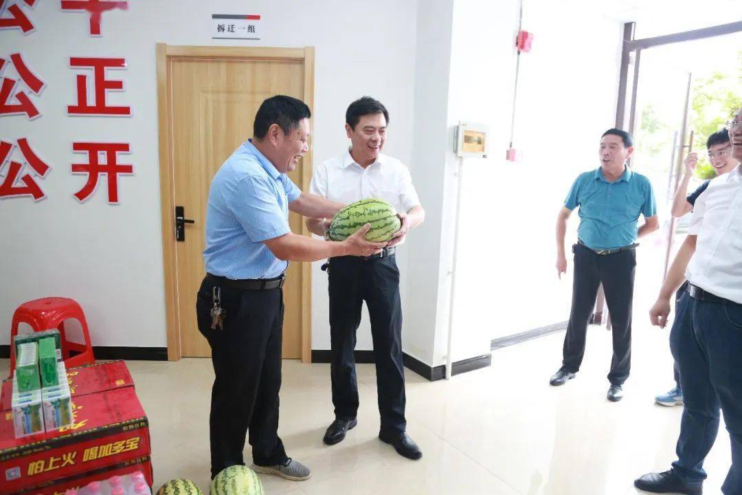 2022年月湖区"夏送清凉"走访慰问一线职工活动_鹰潭市_敖捷_同志