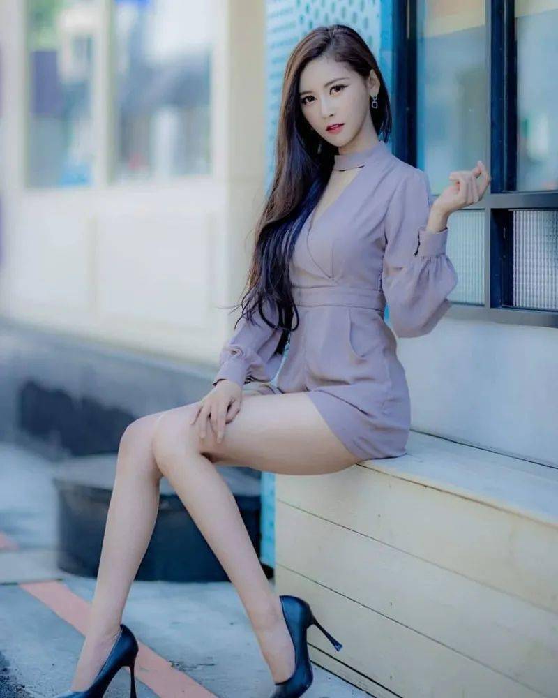 过百长腿模特儿许玲玲