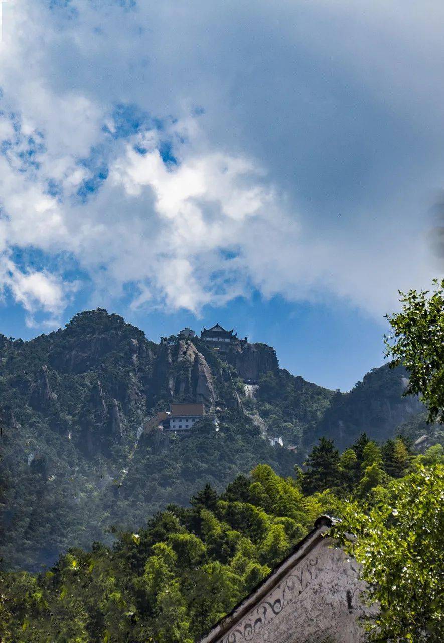 地藏禪寺(供奉慈明老和尚肉身),彌陀殿,上禪堂(禮拜滴水觀音菩薩),淨