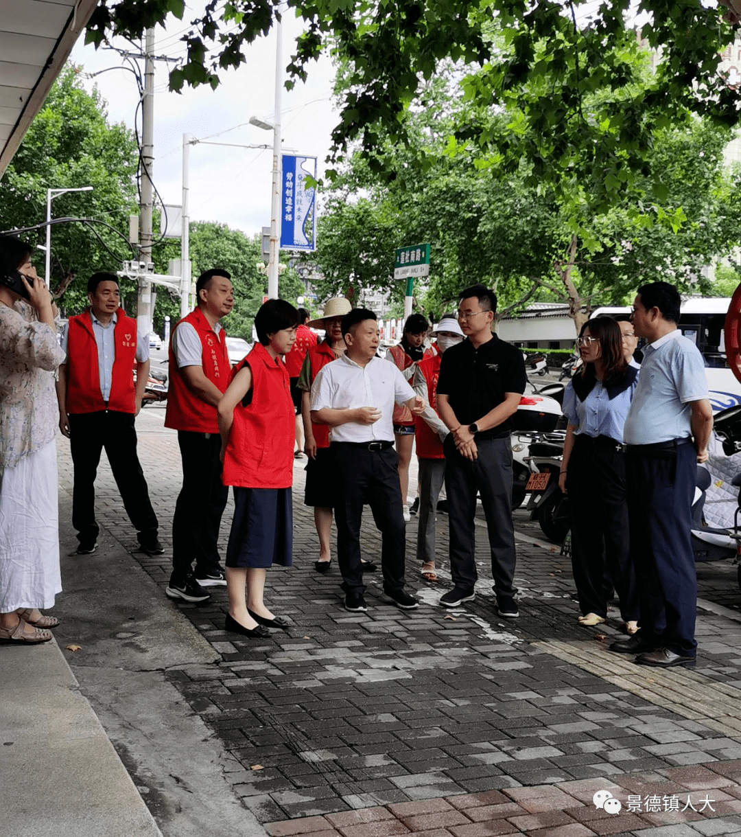 市领导深入挂点社区和市级路长责任路段调研