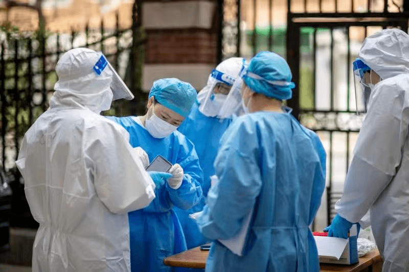 密一居委的4名女性工作人员在周健书记亲力亲为的带领下,在封控以来的