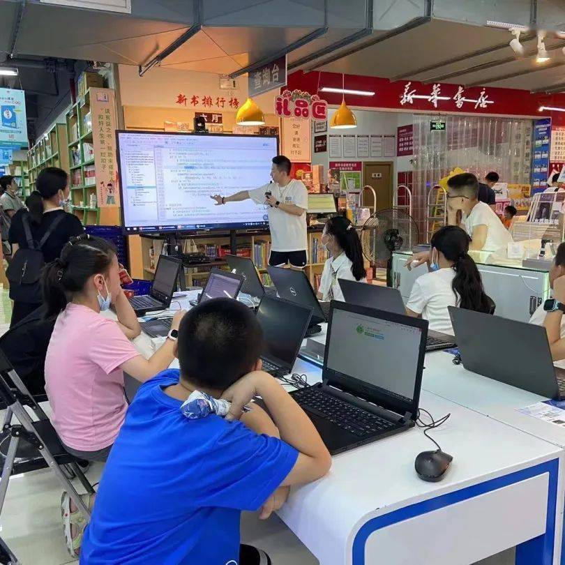 化身福尔摩斯小侦探,沉浸式体验,经过搜集,在推理与分析中,推动故事