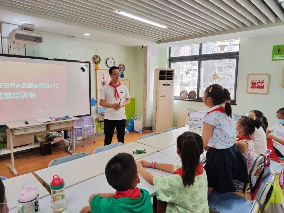 七彩假日綻光芒社會實踐展風采紅領巾七彩假日營公益社會實踐活動精彩