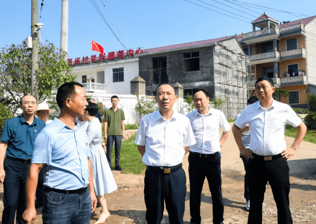 7月24日,市委书记于秀明来到他挂点的乡村振兴重点帮扶村——丰城市