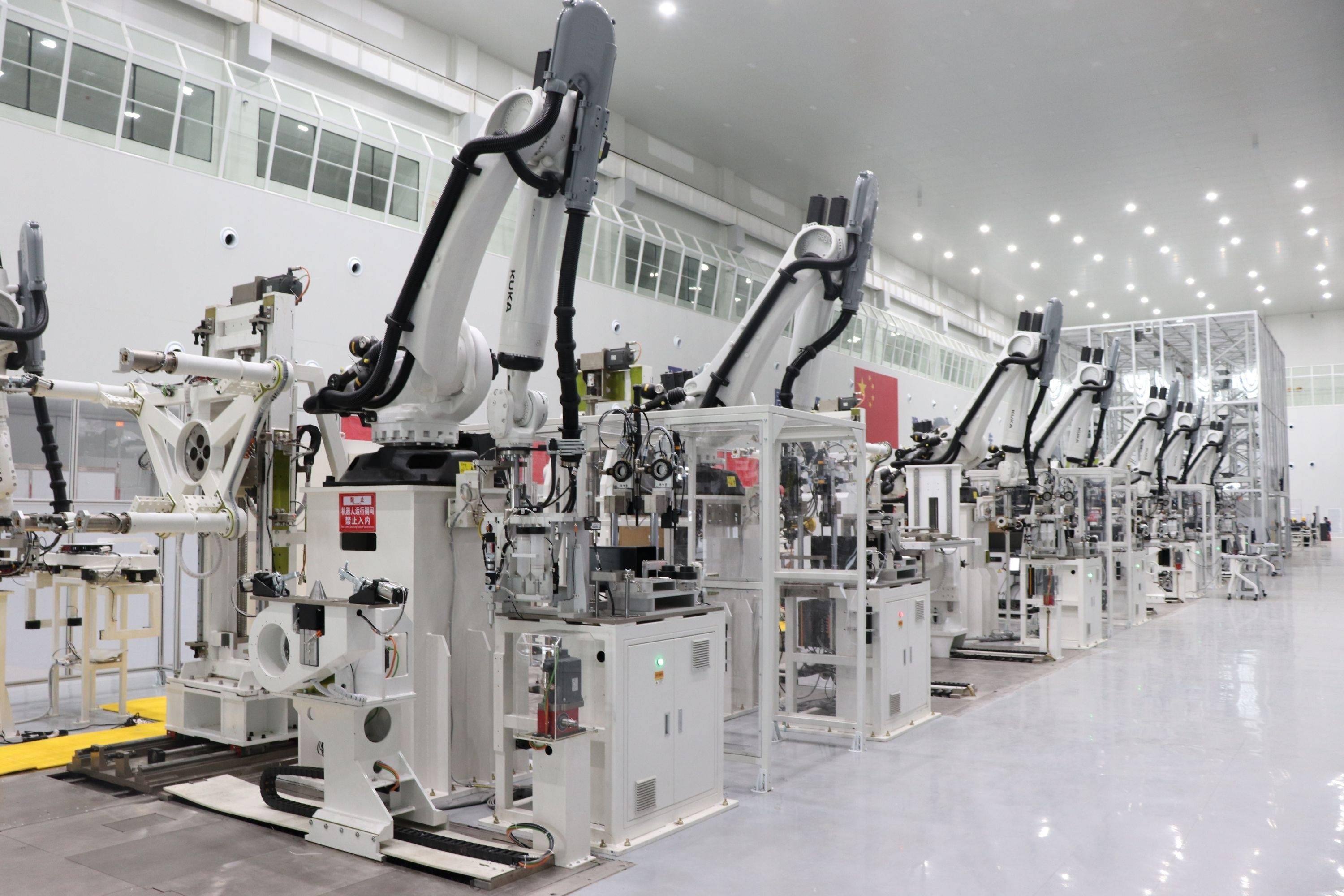 相对传统小卫星制造,位于武汉的这条国内首条小卫星智能生产线,已将部