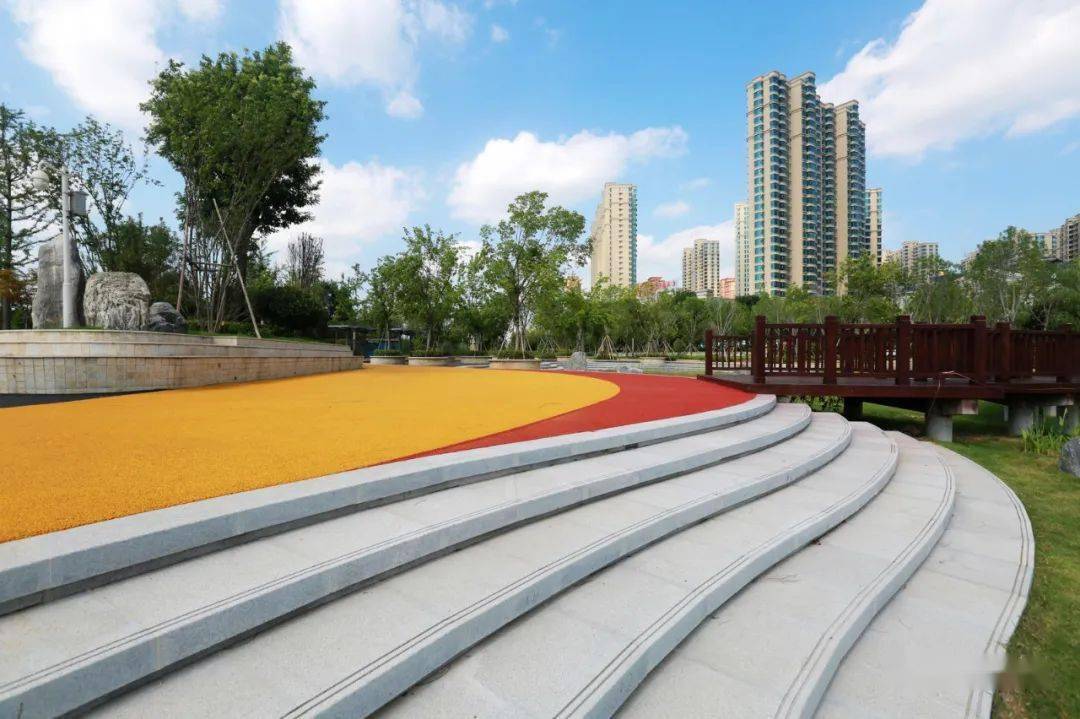 海绵公园位于市区安邑西路与河东东街交叉口东北角(具体位置在滨湖