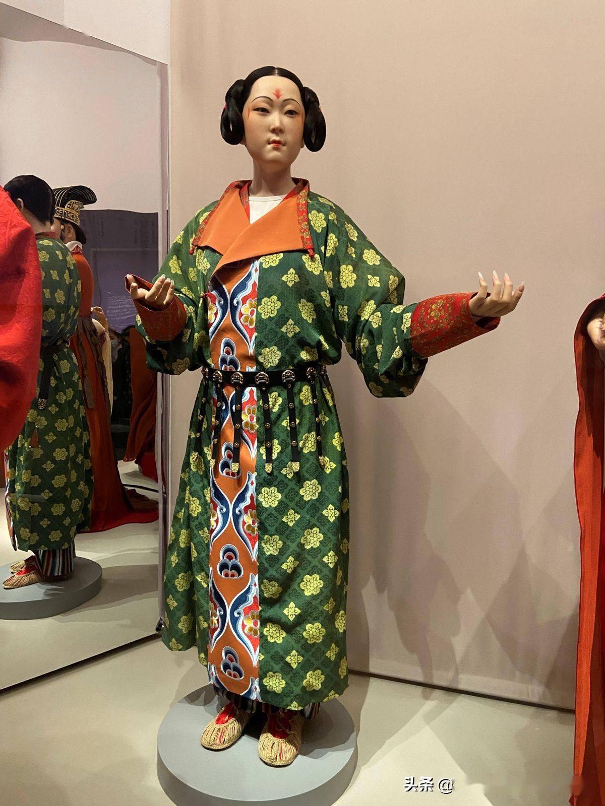 国博以胖为美是唐代唯一审美标准吗古代服饰展告诉你答案