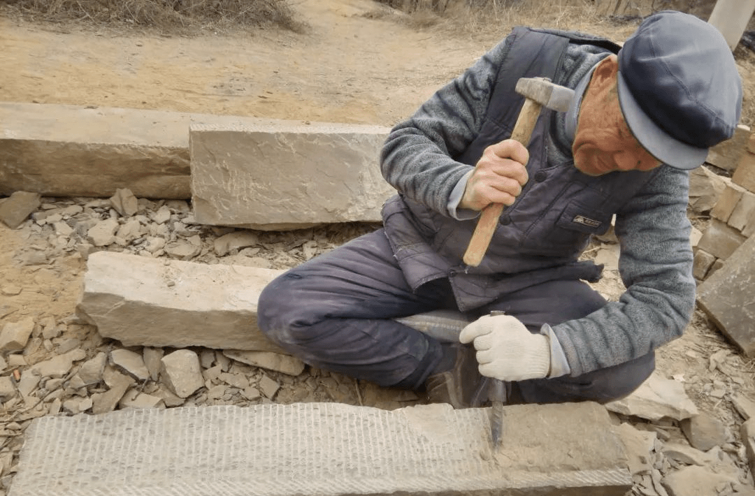 3,石匠.石匠顾名思义就是手工打造并雕刻石头成为产品的从业者.