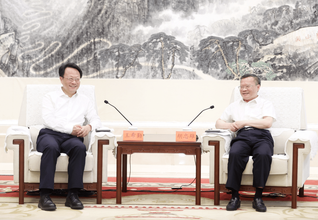 清华大学党委副书记过勇,清华大学副校长彭刚,清华大学天文系主任