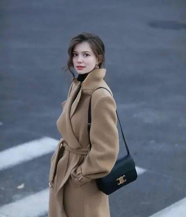 "俄罗斯赫本"走红,25岁四国混血美女想嫁中国男生!_秦妃_身材_旗袍
