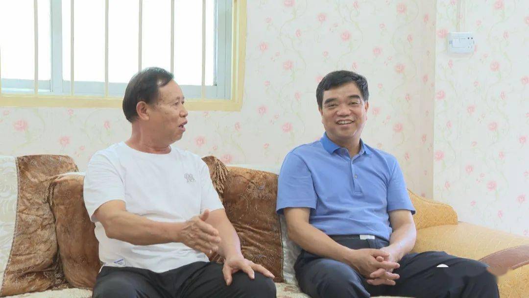 大化县四家班子领导开展"八一"慰问活动