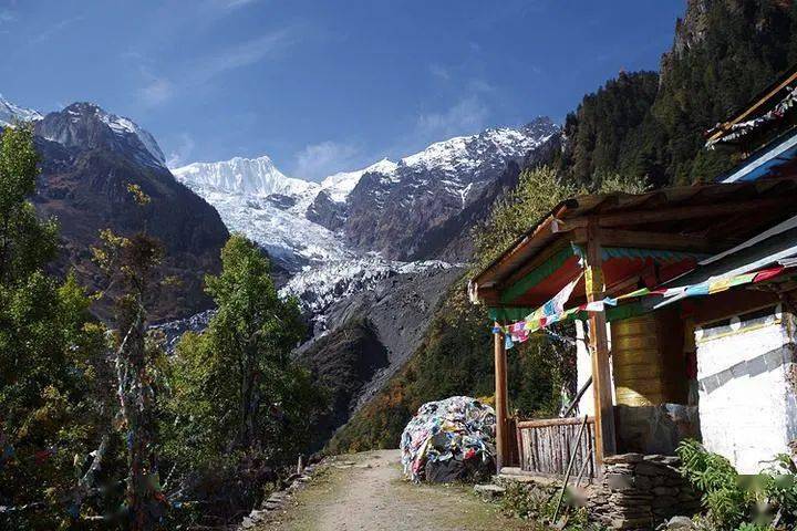 梅里雪山山顶寺庙之谜图片