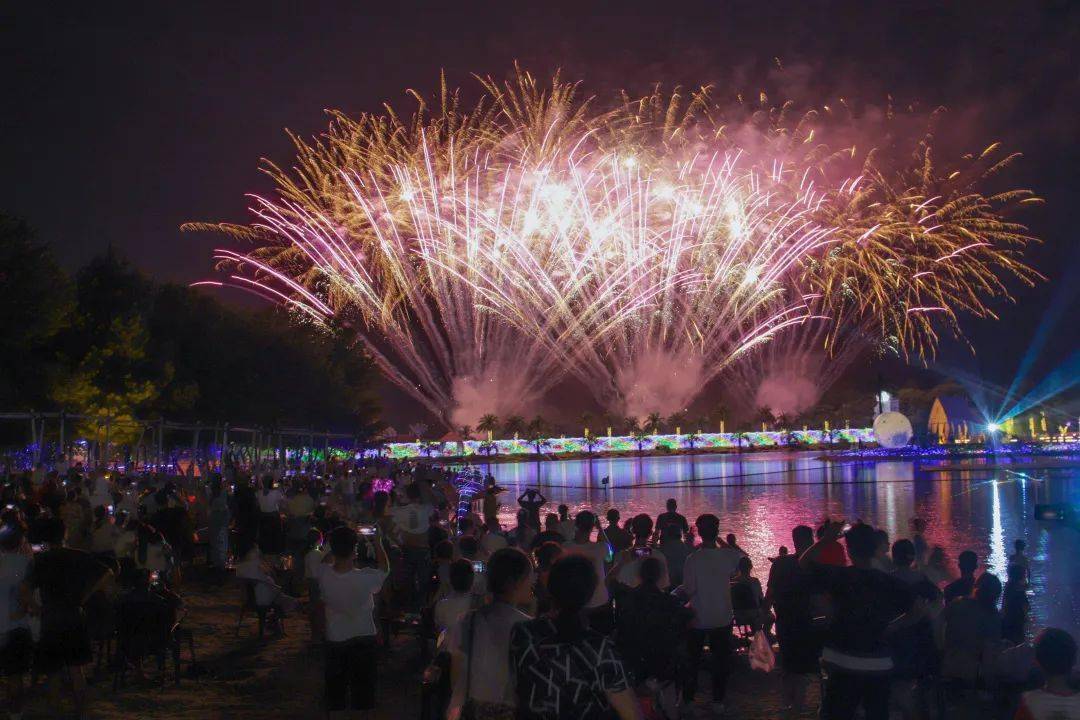 這個夏天想迫不及待帶你來仙鳳三寶看一場浪漫煙花