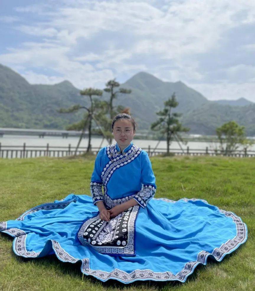 梁弄镇团委副书记(兼职)